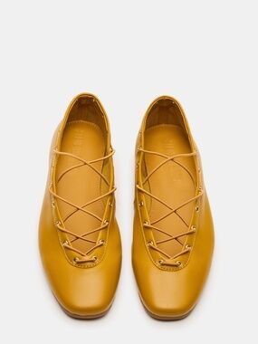 Steve Madden POINTE BANANA LEATHER